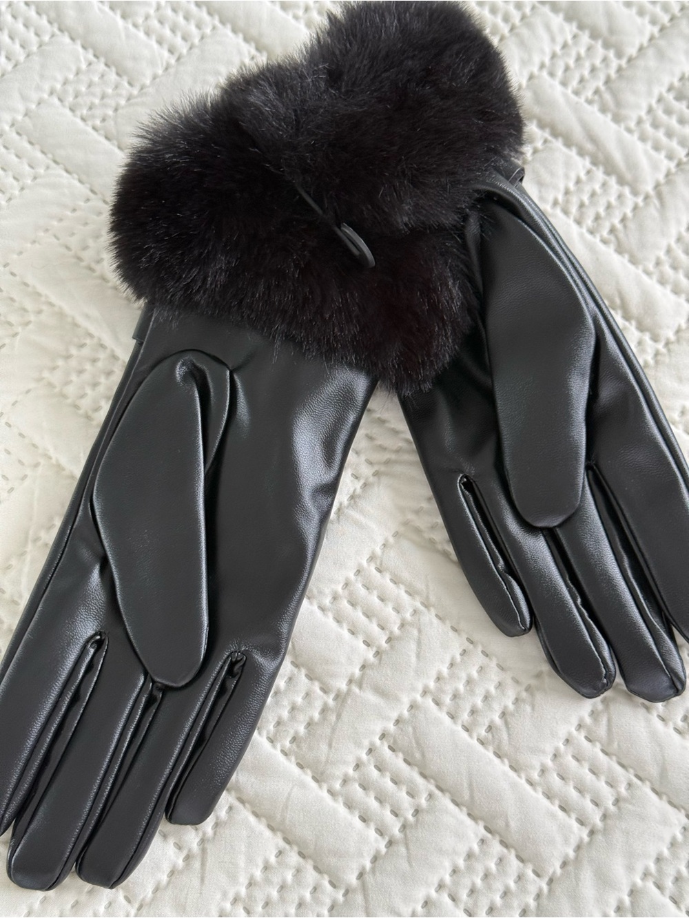 Vince Camuto Black Leather Gloves with Faux Fur Cuff and Gold Accent - Picture 3 of 6